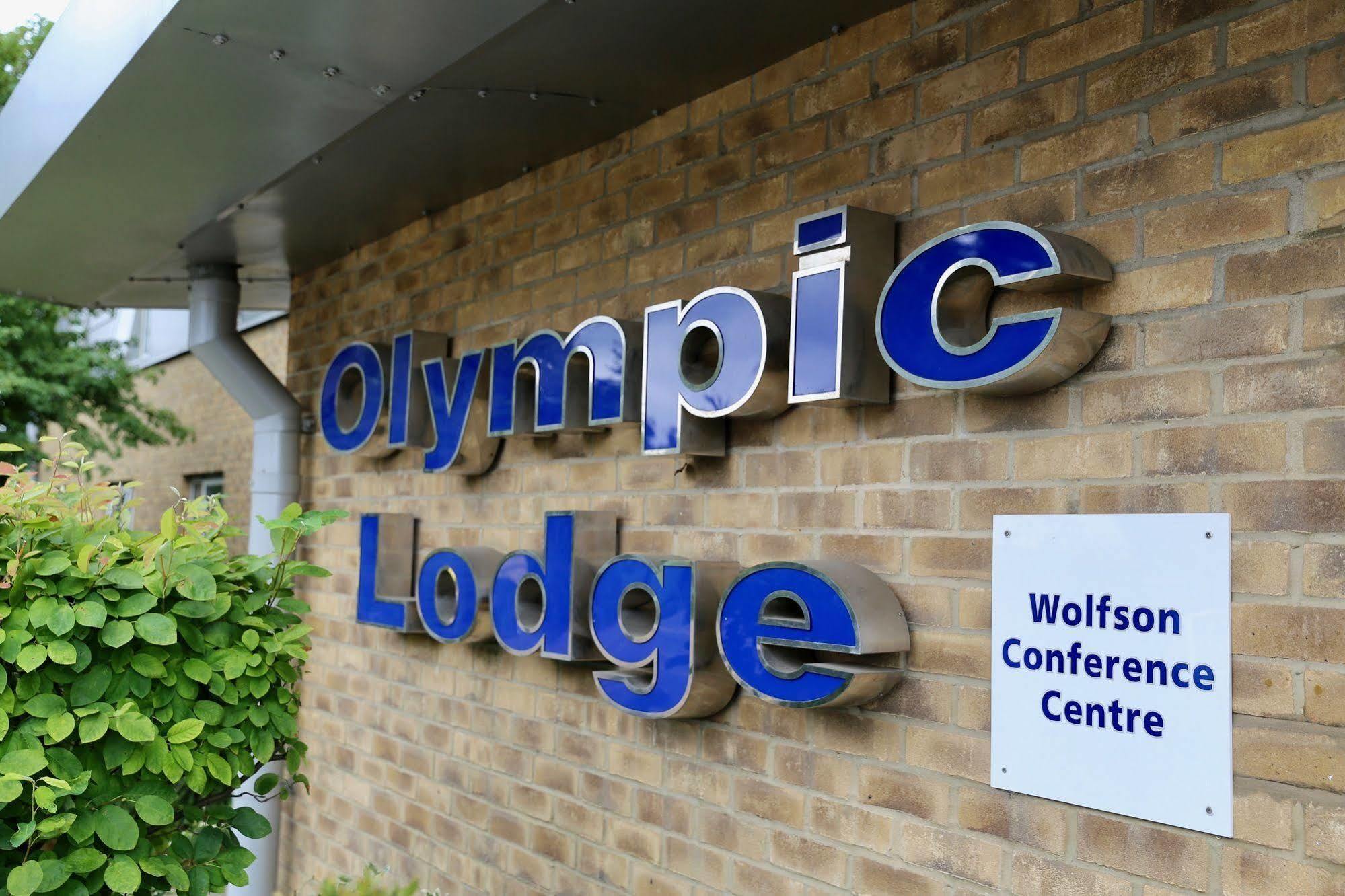 The Olympic Lodge Aylesbury  Eksteriør billede